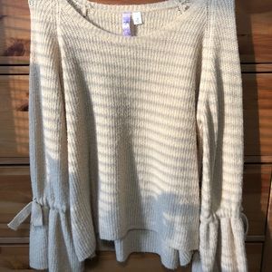 Soft Sweater with Bows!